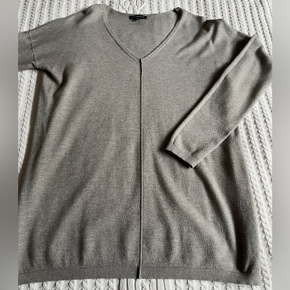 Staccato V-Neck Sweater in Grey